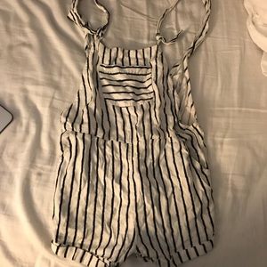 Girl’s billabong romper